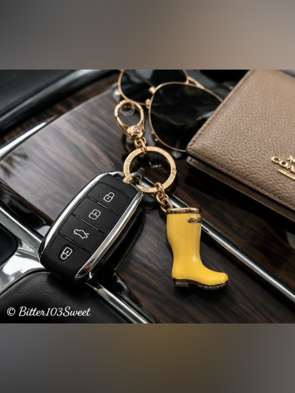 Henri Bendel Rain Boot Vintage Keychain Bag-Charm - Picture 3 of 13